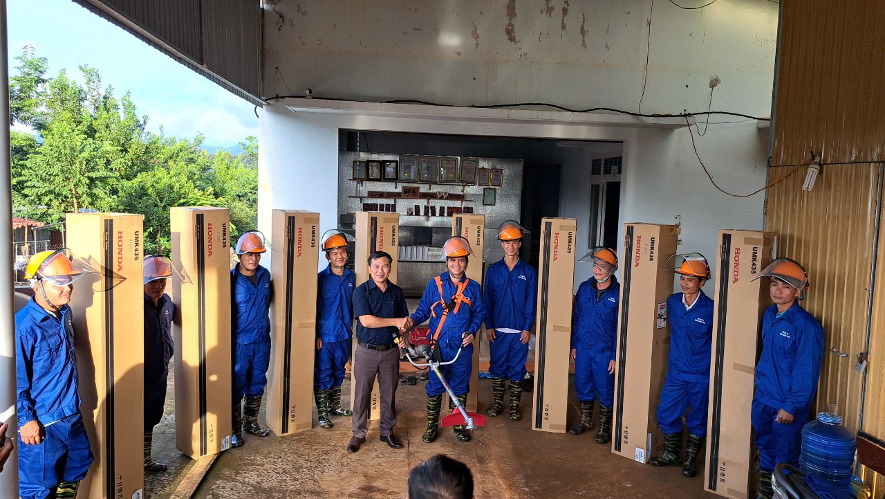 Chương trình Sản xuất kết hợp với Bảo tồn nguồn Tài nguyên và An sinh xã hội huyện Krông Năng (Compact Krông Năng) ra mắt đội dịch vụ Nông nghiệp (SDM)